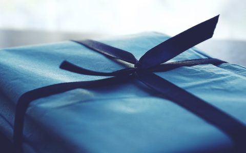 How to make any gift special for her: thoughtful tips and ideas